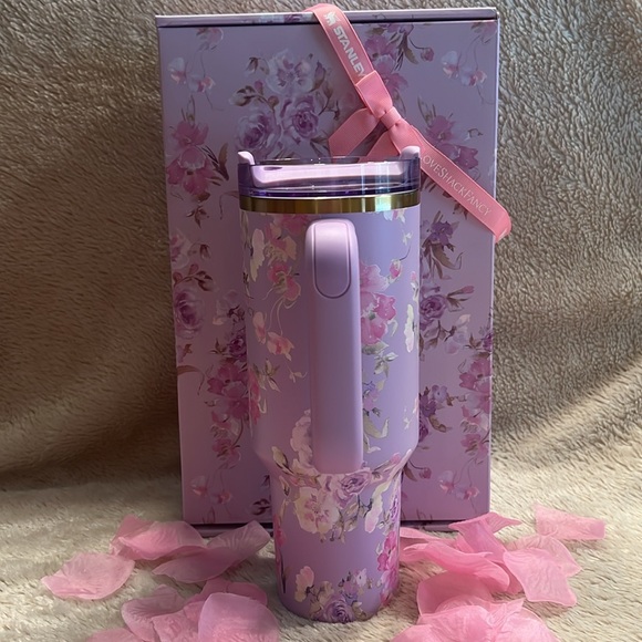 THE STANLEY X LOVESHACKFANCY
QUENCHER Happy Thoughts 40oz Tumbler - Picture 3 of 17